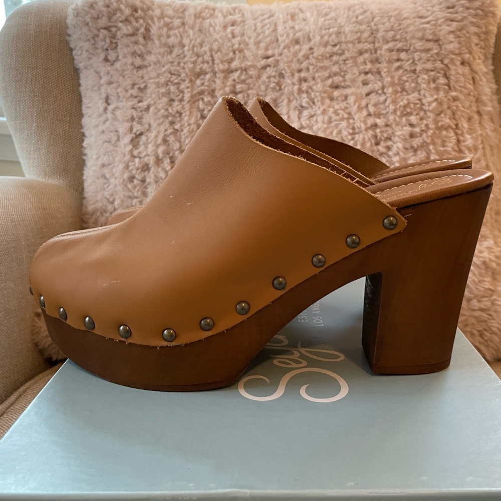 Anthropologie Seychelles Go All Out Heeled Clog in Tan